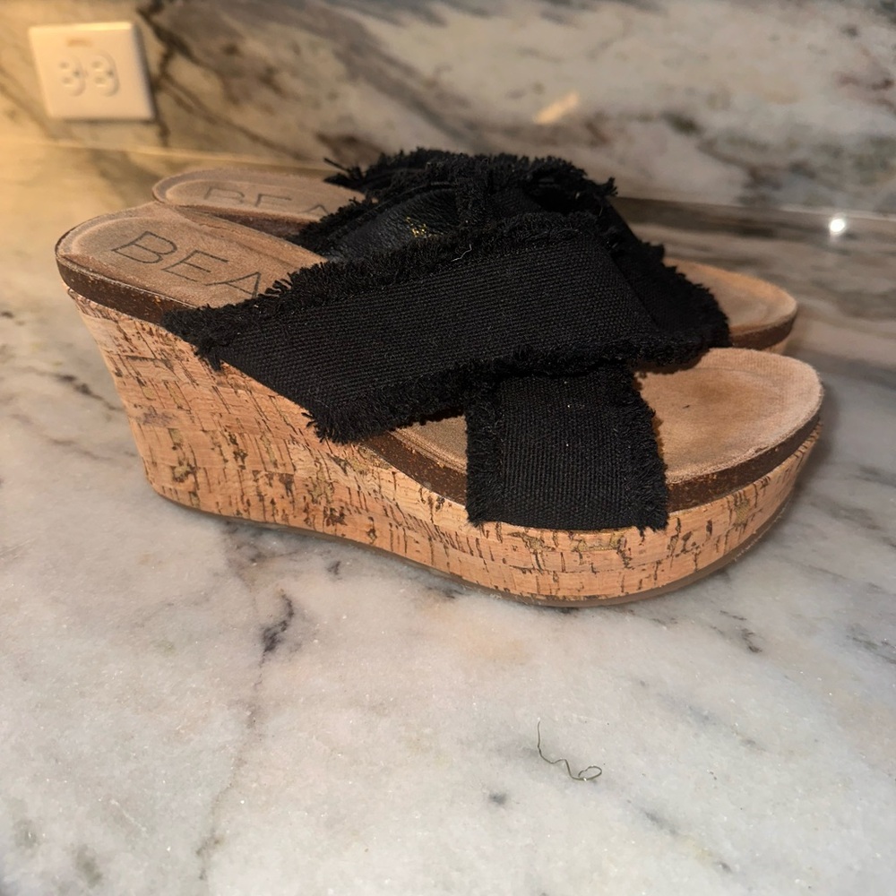 Beach by Matisse‎ Size 8 Black Frayed Cross-Band Cork Wedge Sandals